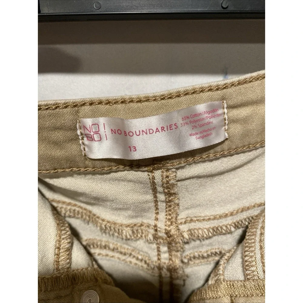 No Boundaries Juniors Size 13 Tan Stretchable Shorts 3 Button Up Closure